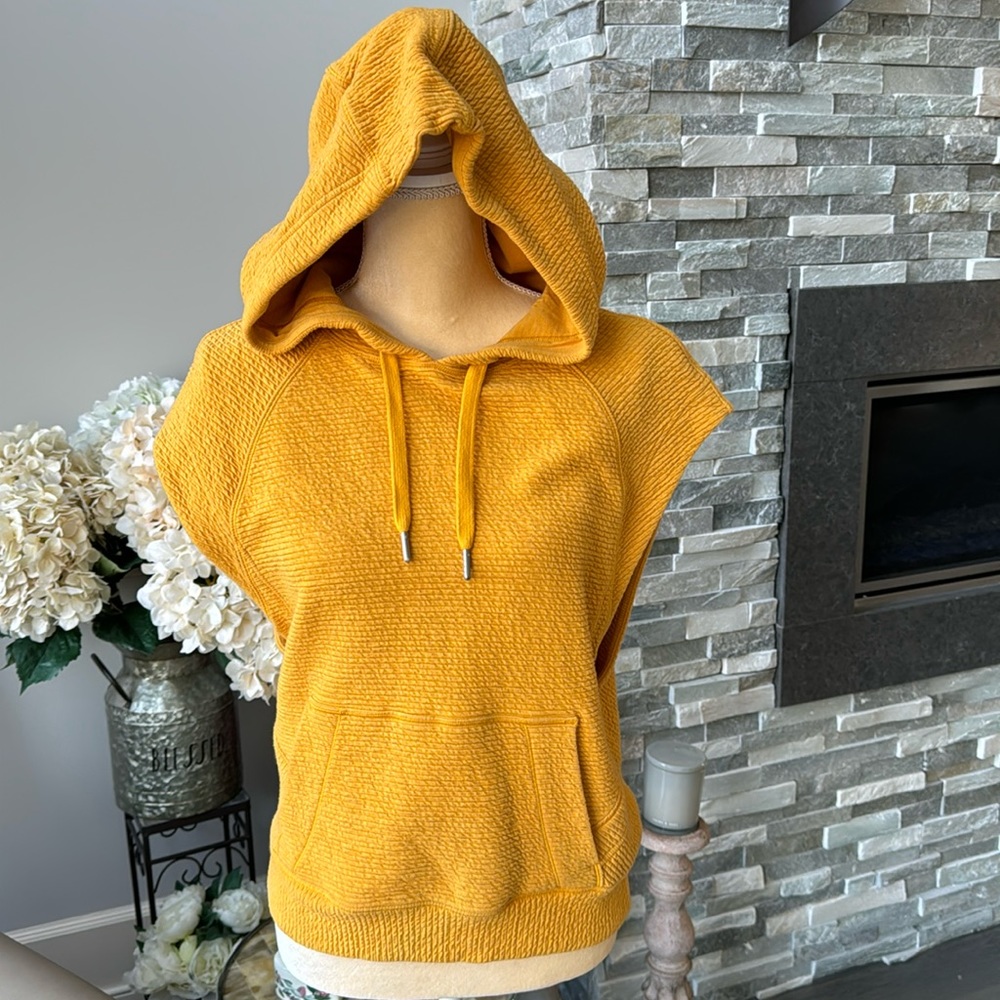 Lululemon Hooded Vest. Size 4 (Small)